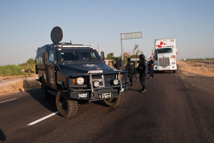 La incursión de grupos armados delictivos se dio por el desamparo de las autoridades, dijeron familiares. Foto: Isaac Esquivel, Cuartoscuro 