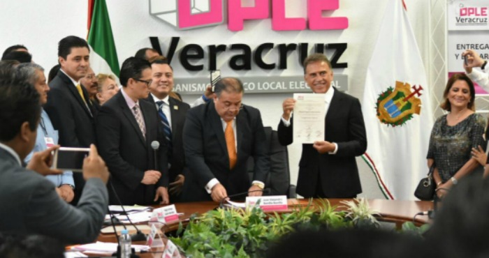 Yunes Landa Recibió Su Constancia Como Gobernador De Veracruz Para El Periodo Foto Yerania Rolón