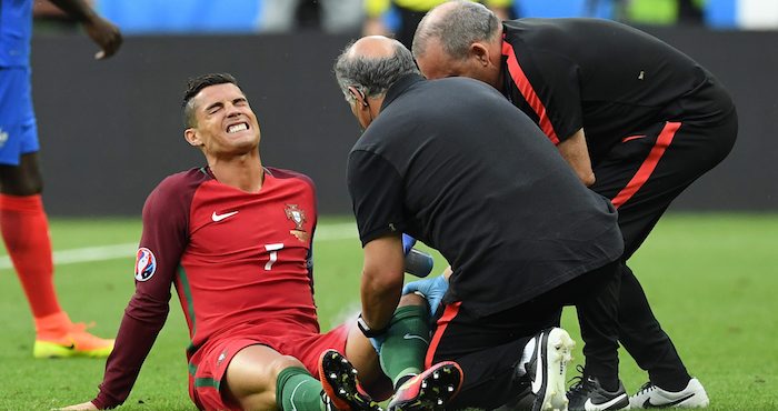 El Delantero Portugués Cristiano Ronaldo Se Lesiona En El Stade De France En Saint denis Francia Foto Efe