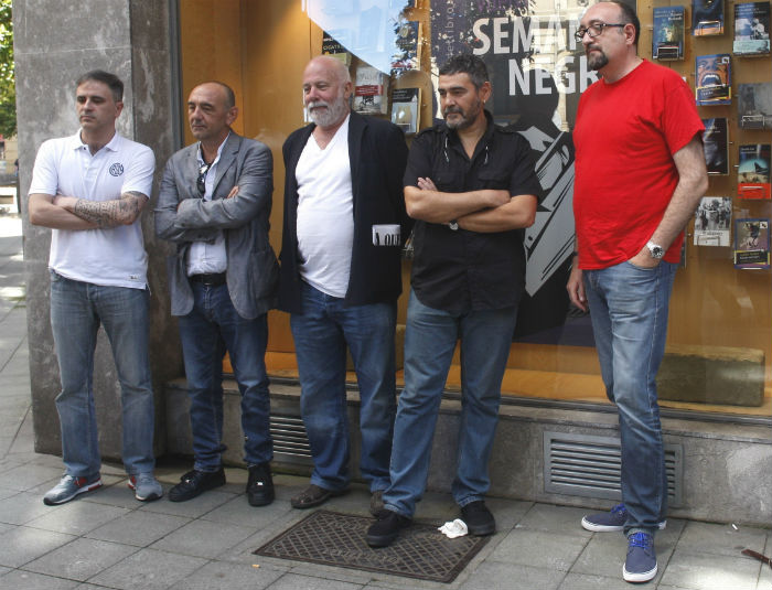 Los Escritores Galadores De Los Premios Literarios De La Semana Negra Marcelo Luján Ramón Lobo Eduado Vaquerizo León Arsenal Y Jordi Juan Foto Efe