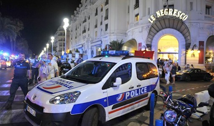 Según Medios Franceses Algunas De Las Víctimas Murieron Por Heridas De Bala Después De Que El Conductor Del Camión Comenzara a Disparar Desde La Cabina Del Conductor Foto Efe