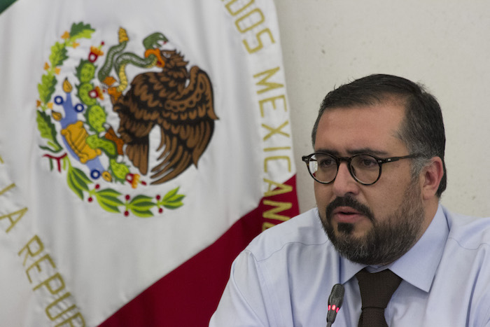 Arturo Peimbert Calvo, defensor de derechos humanos del pueblo de Oaxca, se reunió con los integrantes de la comisión que investiga los hechos violentos de Nochixtlán, el 19 de junio, en el Senado de la República. Foto: Cuartoscuro.