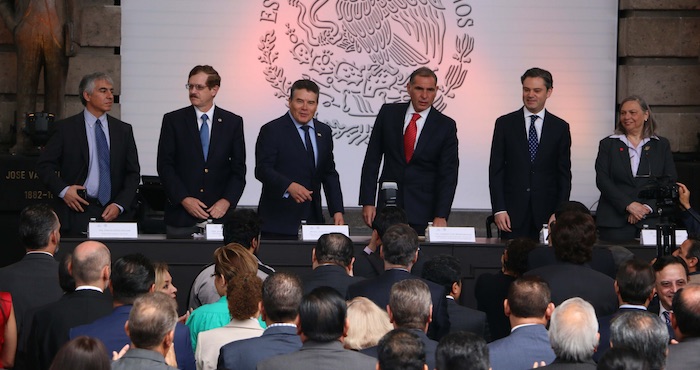 Aurelio Nuño Mayer Secretario De Educación Pública Acompañado De Gabino Cue Monteagudo Presidente De La Conago Juan Diaz De La Torre Líder Del Snte Silvia Schemeekers Consejera Presidenta Del Inee Carlos Romero Hicks Senador Y Hortensia Aragón Diputada Durante La Presentación Del Modelo Educativo Y La Propuesta Curricular Para La Educación Obligatoria Foto Cuartoscuro