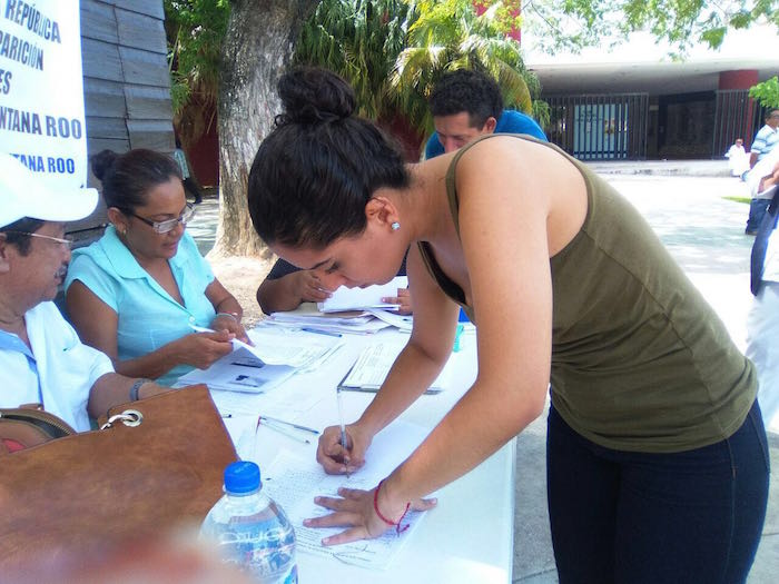 Más de mil firmas habían sido recolectadas para esta tarde a favor de la desaparición de poderes en Quintana Roo. Foto: Especial