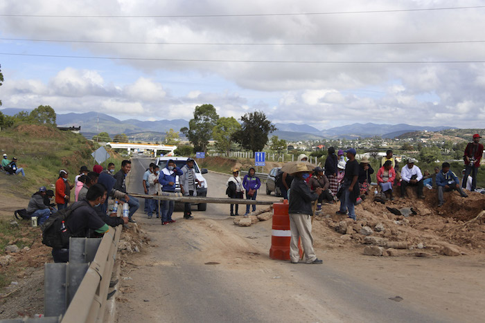 Los Bloqueos Que Mantiene Los Profesores De La Cnte En Oaxaca Se Reanudaron Hoy Foto Cuartoscuroarchivo