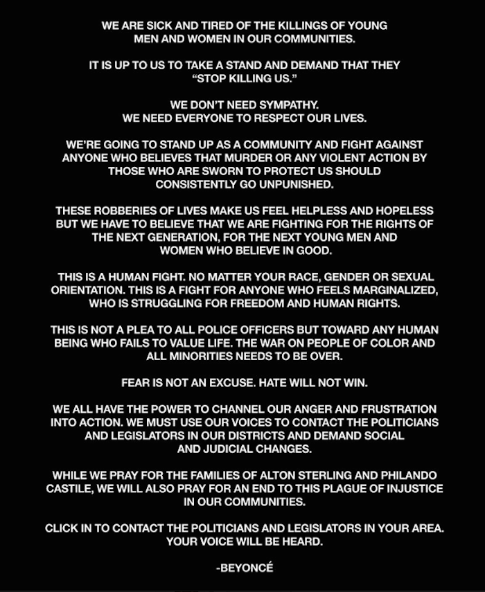 "Estamos asqueados y cansados de los asesinatos de hombres y mujeres jóvenes en nuestra comunidad", Escribió la cantante. Foto Facebook @beyonce