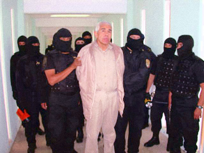 Caro Quintero durante su traslado en 2005 al Penal de Matamoros. Foto: Cuartoscuro