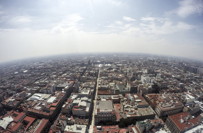 La polución era tan grave que las Naciones Unidas declararon a la Ciudad de México la ciudad más contaminada del mundo a principios de 1990. Los planes de contingencia fuero declarados 12 veces en 1993. Foto: Cuartoscuro