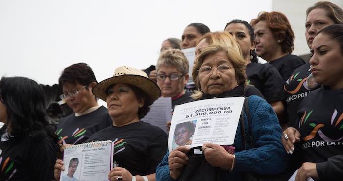 Miembros De Diversas Organizaciones Sociales Realizaron Un Mitin En El Monumento a Cuauhtémoc Para Exigir Una Ley General Contra La Desaparición Forzada