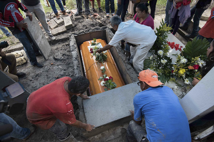 El Pasado De Julio Familiares Y Amigos De Pedro Tamayo Rosas Periodista Asesinado En Tierra Blanca Veracruz Le Dieron El último Adiós Foto Cuartoscuro