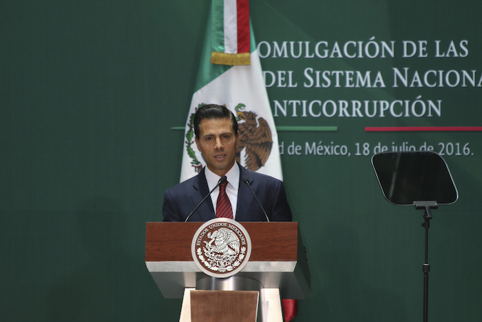 El Presidente Enrique Peña Nieto promulgó hoy el Sistema Nacional Anticorrupción en medio de las críticas por pedir perdón después de encontrarse la "Casa Blanca" de su familia. Foto: Cuartoscuro