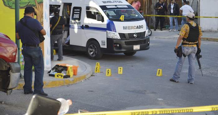 En Chilpancingo, Guerrero, un hombre que viajaba en una Urvan del servicio público local fue asesinado al interior de la unidad. Foto: Archivo Cuartoscuro.