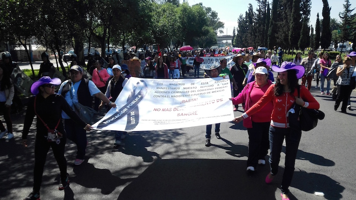 La movilización que partió del Metro Boulevard Puerto Aéreo avanzó por carriles de la avenida Ignacio Zaragoza. Foto: Luis Barrón, SinEmbargo 