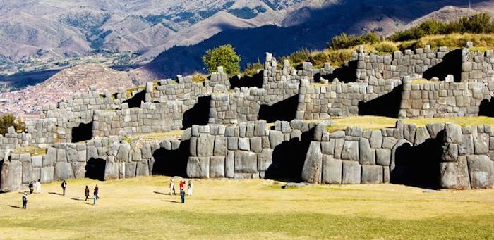 Muros de Sacsayhuaman, ciudadela ceremonial desde la que se domina toda la ciudad de Cusco. Foto: Viajar Ahora, ElDiario.es