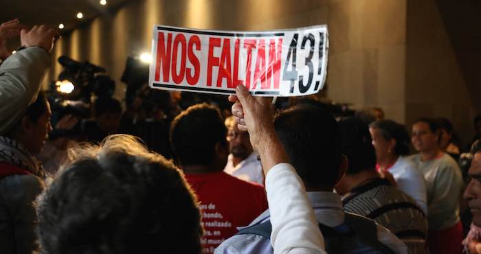 En La Imagen Los Padres De Los Normalistas Durante La Reunión En La Sre Foto Cuartoscuro