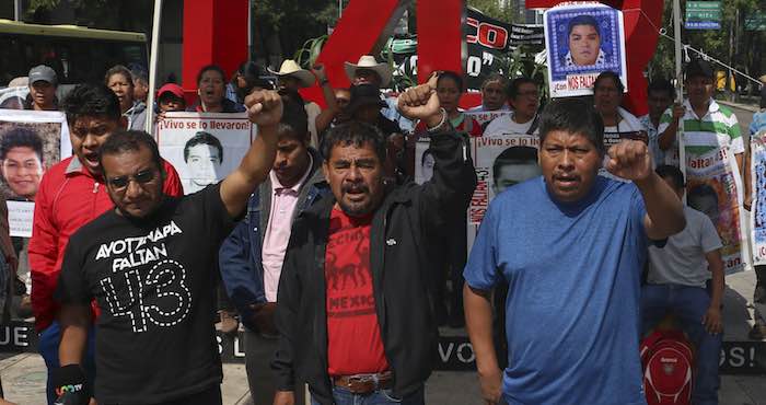 Los padres de los normalistas esperan poder llegar a un acuerdo para llevar justicia a los afectados en el caso. Foto: Cuartoscuro.