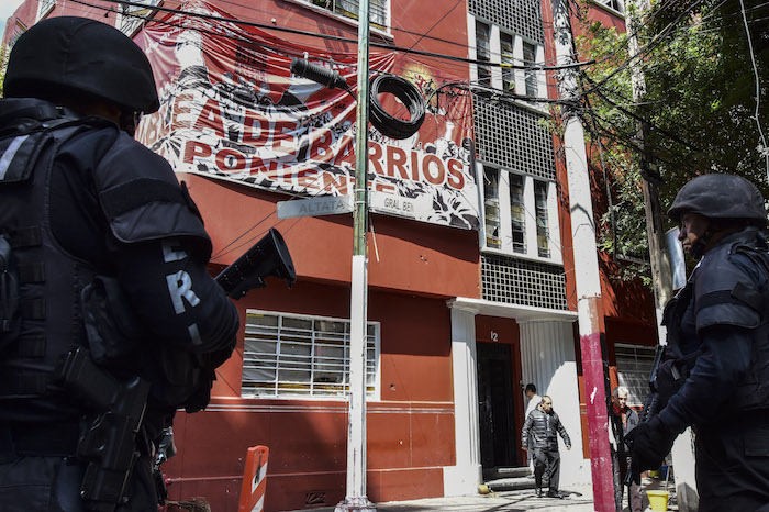 En El Lugar Fueron Localizados Tres Túneles Droga Y Petardos El Inmueble Se Localiza a Un Costado De La Asamblea De Barrios Foto Cuartoscuro