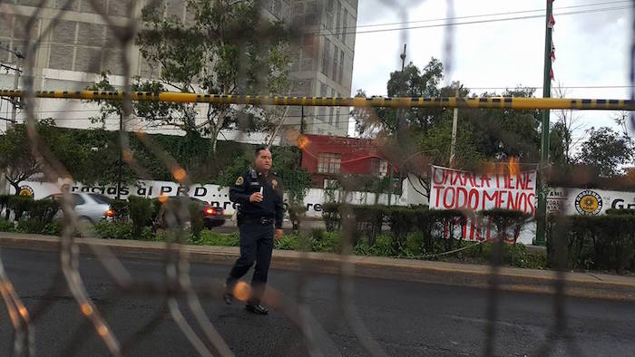 Policía intimida a defensores del agua en la delegación Coyoacán. Foto: Facebook.