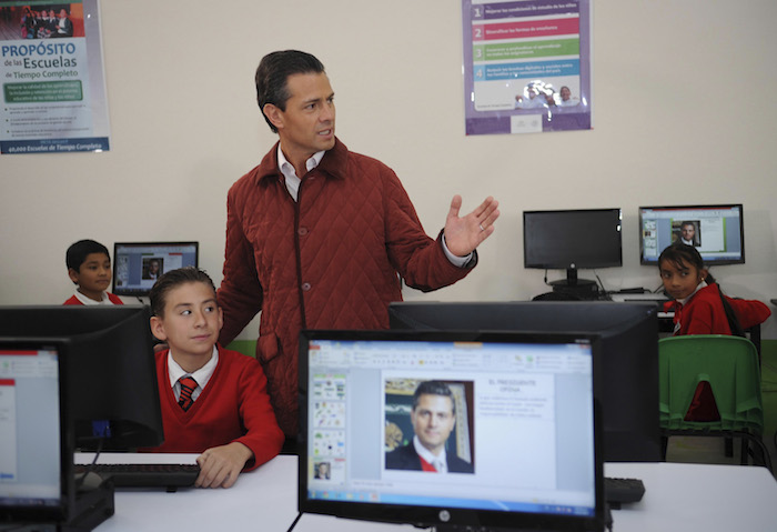 ECATEPEC, ESTADO DE Vamos a encontrar recortes tanto para el campo, la protección ambiental y otros más como el Programa de Apoyo a la Vivienda de las Mujeres, escuela de tiempo completo. Enrique Peña Nieto, presidente de México, visitó la escuela primaria de tiempo completo “Juventino Rosas” donde ejemplificó este modelo escolar como otro avance de la Reforma Educativa. FOTO: PRESIDENCIA /CUARTOSCURO.COM