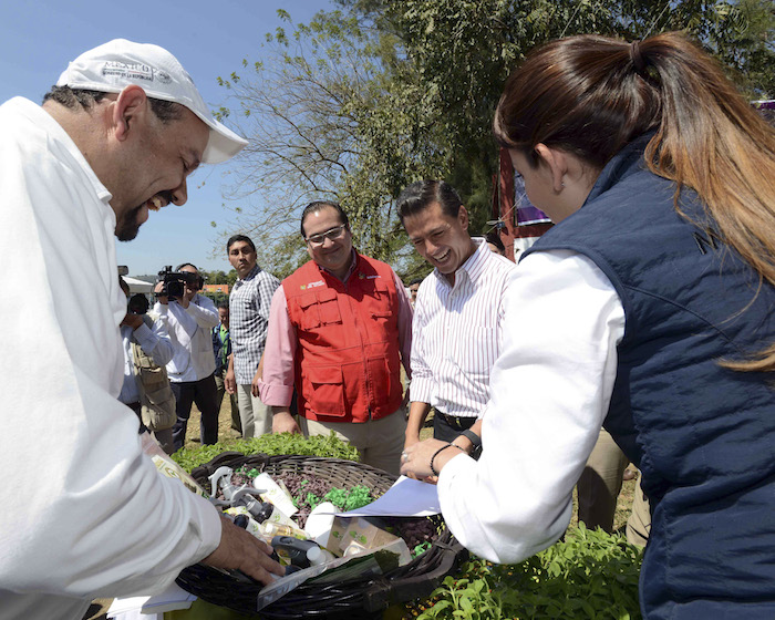 San AndrÉs Tuxtla Veracruz febrero Enrique Peña Nieto Presidente De México Encabezó El Evento sin Hambre Veracruz Prospera Dos Años De Resultados Realizado En El Marco Del Mes De La Cruzada Nacional Contra El Hambre Foto Presidencia cuartoscurocom