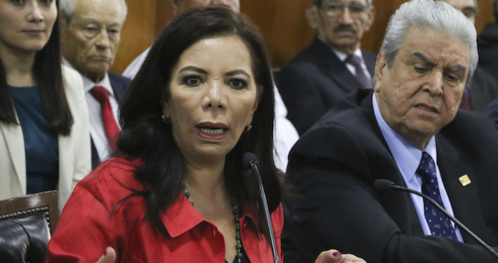 CIUDAD DE MÉXICO, 28JUNIO2016.- Carolina Monroy del Mazo, presidenta interina del PRI se reunió con Carlos Acevez del Olmo líder de la Confederación de Trabajadores de México y líderes sindicales en la sede de la CTM. FOTO: SAÚL LÓPEZ /CUARTOSCURO.COM