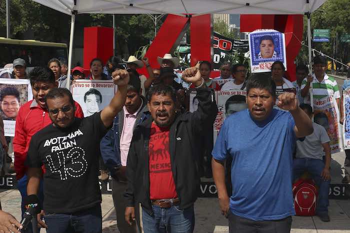 Padres de los normalistas desaparecidos en Iguala, nueva etapa de protestas. Foto: Cuartoscuro