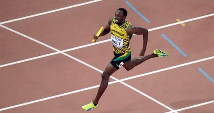 En la imagen, el corredor jamaiquino Usain Bolt corre en el mundial de atletismo en Beijing. Foto: Wong Maye-E, AP. 