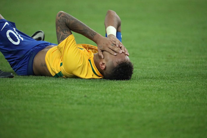 Neymar celebra después de vencer a Alemania en la serie de tiros penaltis en la final de fútbol masculino de los Juegos Olímpicos Río 2016. Foto: EFE 