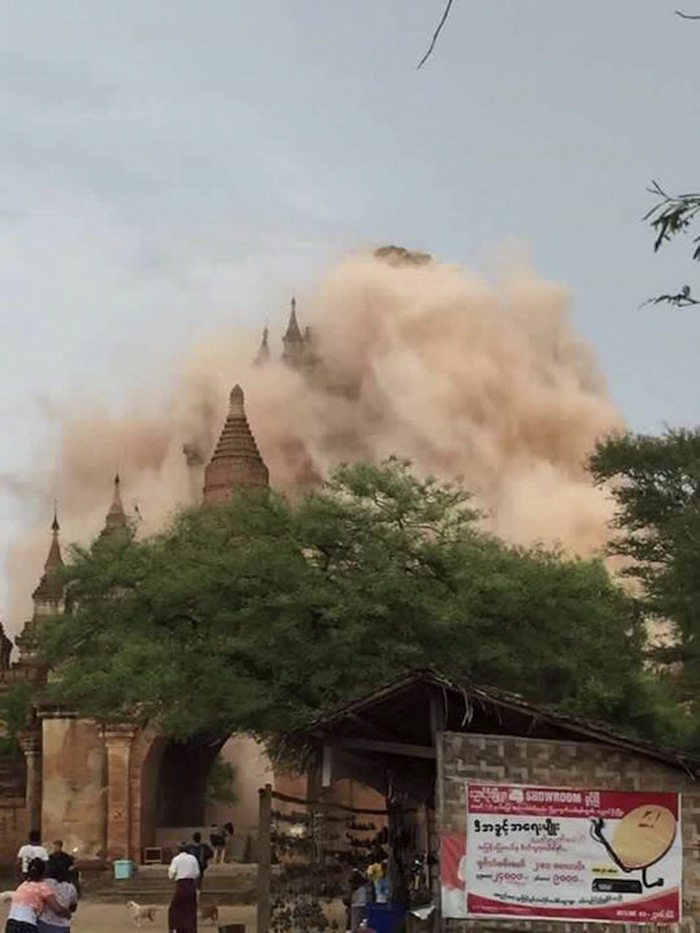 Templo hundiéndose durante un terremoto en Bagan. Foto: Ministerio de Información de Birmania/EFE 