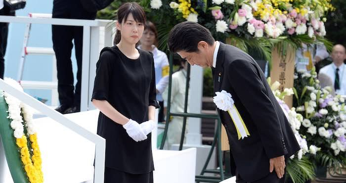 Tras El Solemne Acto En Memoria De Las Víctimas El Primer Ministro Nipón Shinzo Abe Y El Alcalde De Nagasaki Tomihisa Taue Pronunciaron Discursos En Los Que Destacaron La Importancia De La Histórica Visita De Obama a Hiroshima a Finales Del Pasado Mayo Y Llamaron a Poner Fin La Proliferación Nuclear Foto Xinhua