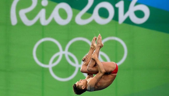 Después de la gran competencia, aseguró su lugar en el podio al sumar un total de 532.70 puntos. Foto: AP