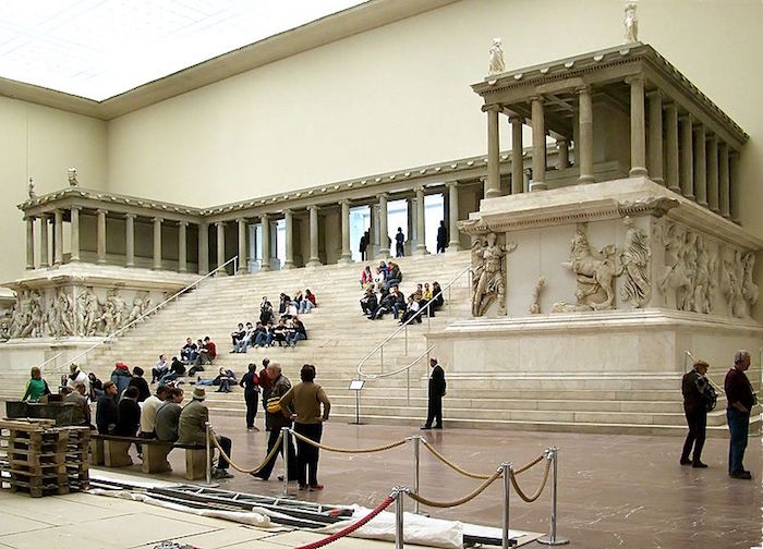 El Altar De Pérgamo En El Museo De Pérgamo Foto Wikimedia Commons