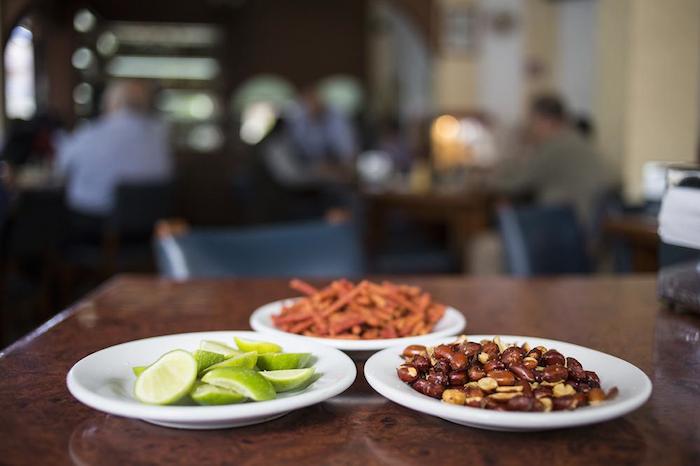 La botanita antes de la entrada y el plato fuerte. Foto: Mauricio Castillo, Vice