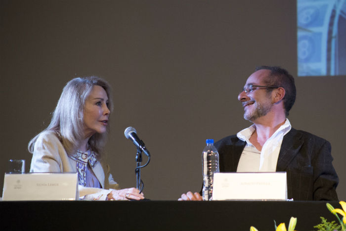 Una Postal De Mayo Pasado Con Silvia Lemus Viuda De Carlos Fuentes Foto Tercero DÍazcuartoscurocom