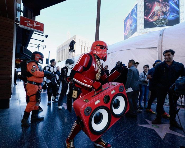 Seguidores de la Guerra de las Galaxias en un estreno. Foto: EFE