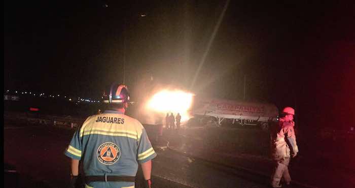 Protección Civil De Estado De Santa Catarina Y Bomberos De Nuevo León Acudieron a La Zona Del Altercado Foto Vía Twitter pcsantacatarina