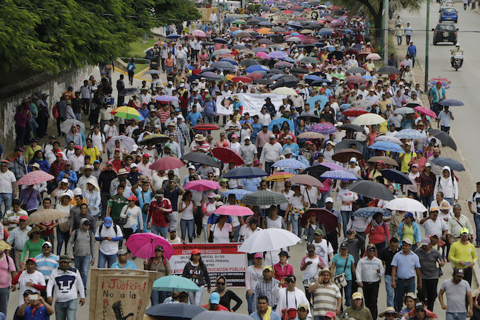 Maestros De La Cnte Organizaciones Sociales Y Religiosos Realizaron Una Marcha En La Capital Chiapaneca Para Exigir La Abrogacion De La Reforma Educativa El Lunes De Agosto Día De Inicio De Clases Foto Cuartoscuro