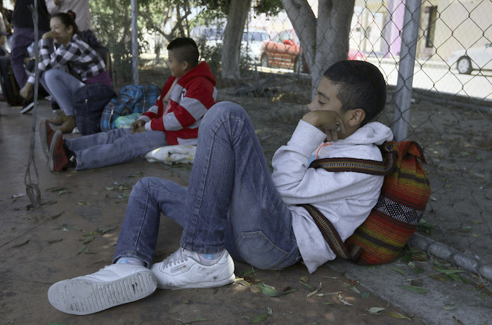 El padre Alejandro Solalinde alerta que los menores migrantes se enfrentan a su paso por México a peligros como el tráfico de órganos o a ser cooptados por el crimen organizado. Foto: Cuartoscuro 