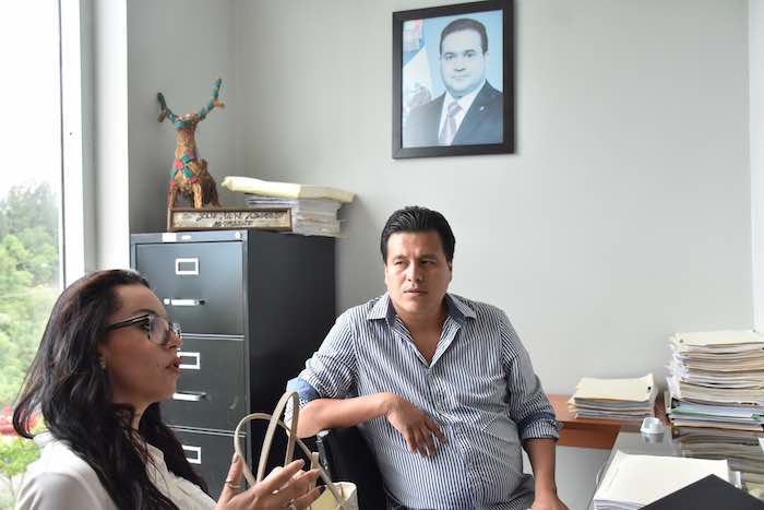 El periodista habla de lo que ha venido viviendo durante una entrevista. Foto: Yerania Rolón, Blog Expediente.