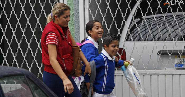 En La Imagen Alumnos De La Escuela Primaria Ismael Rodríguez Salcedo Durante El Regreso a Clases Después Del Periodo Vacacional De Verano Foto Fernando Carranza García Cuartoscuro