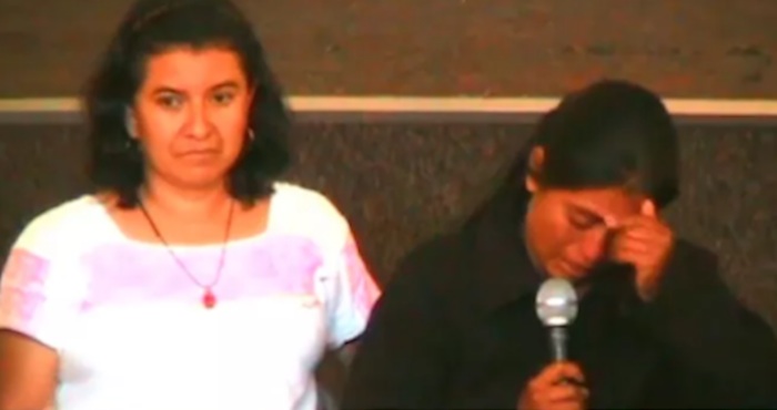 La Madre De Maximiliano Durante La Conferencia De Prensa En El Centro Prodh Foto Httpvocesmesoamericanasorg