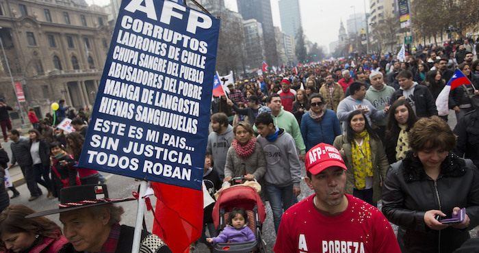 Miles De Trabajadores Marchan Contra Las Administradoras De Fondos De Pensiones En Demanda De Que Se Termine Dicho Sistema Debido a Las Bajas Pensiones Foto Ap