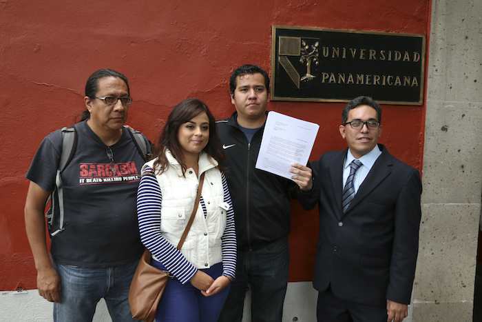 Cinco Estudiantes De La Unam Y Un Integrante De Morena Entregaron Un Documento En La Universidad Panamericana Para Exigir La Revocaciópn De Grado Y Una Detallada Revisión De La Tesis De La Licenciatura Del Presidente De México Enrique Peña Nieto Foto Saúl López Cuartoscuro