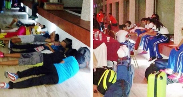 Las Jóvenes Promesas Del Deporte Mexicanos Pueden Pasar La Noche Sin Ningún Problema En El Suelo Del Lobby De Un Hotel Foto Especial