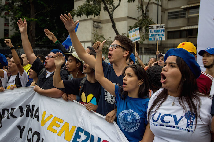 Un grupo de personas en la manifestación denominada "Toma de Caracas". Foto: EFe