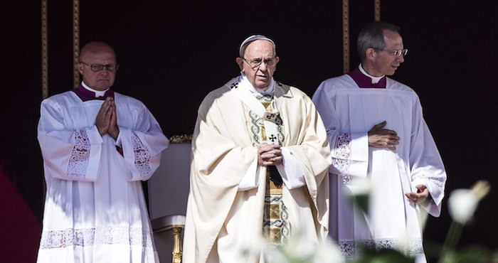 El Papa Francisco c Se Dirige a Los Congregados En La Misa De Canonización De La Madre Teresa En La Plaza De San Pedro Del Vaticano Foto Efe