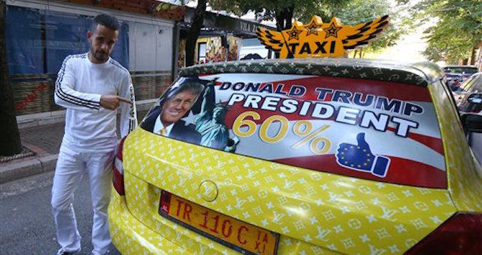 El Taxista Dice Que Al Colocar Fotos Del Candidato Presidencial Estadounidense Le Ha Conseguido Más Clientes Que Nunca Foto Aphektor Pustina