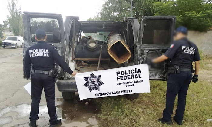 Como Parte De Las Acciones Implementadas Para La Seguridad Y Vigilancia Fronteriza La Comisión Nacional De Seguridad a Través De La Policía Federal Detectó Un Vehículo Tipo Panel Con Modificaciones Y Aditamentos Aparentemente Utilizado Para El Lanzamiento De Paquetes En La Línea Fronteriza De Sonora Foto Cuartoscuro