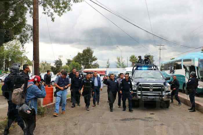 Las Autoridades Liberaron a De Los Normalistas Detenidos El Pasado Martes Pero Los Otros Fueron Trasladados Al Penal David Franco Rodríguez Foto Provincia