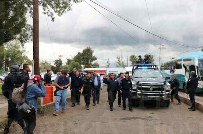 Los detenidos y los vehículos recuperados fueron llevados a la Procuraduría. Foto: Provincia.